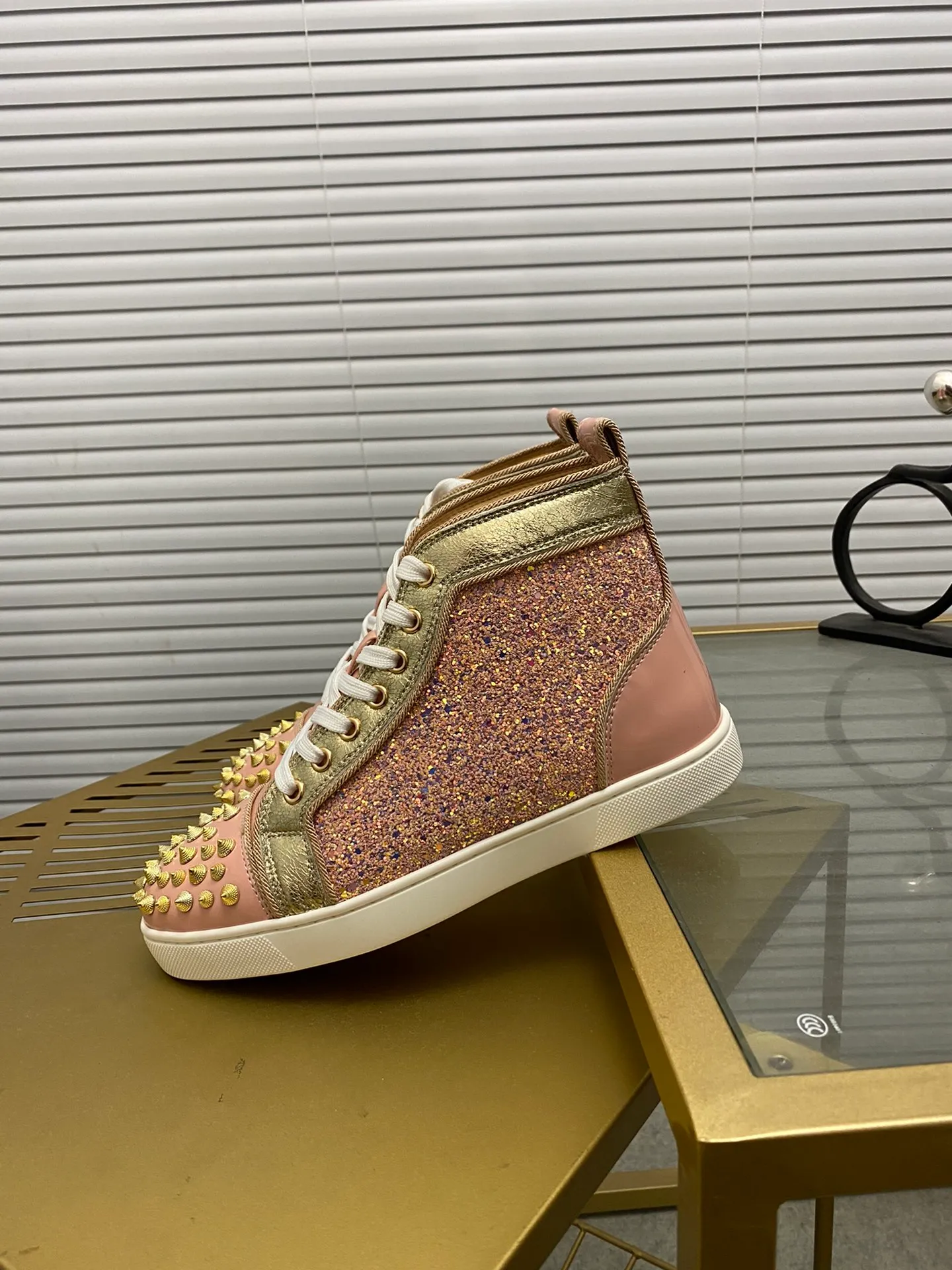 Made to order. Ex-factory price 540. christian louboutin (CL red sole shoes) counter series, casual sneakers for couples 📢 📢 📢 Exclusive hot style release 🎈🎈💪 Movable latex feet 👻 Finished outsole line [Proud] 😝Female 35-40# Male 38#-46, global supply😝 [Top version]: original imported cowhide upper, top original leather lining, original molded TPU outsole, original 1:1 detail processing, original shoe last,